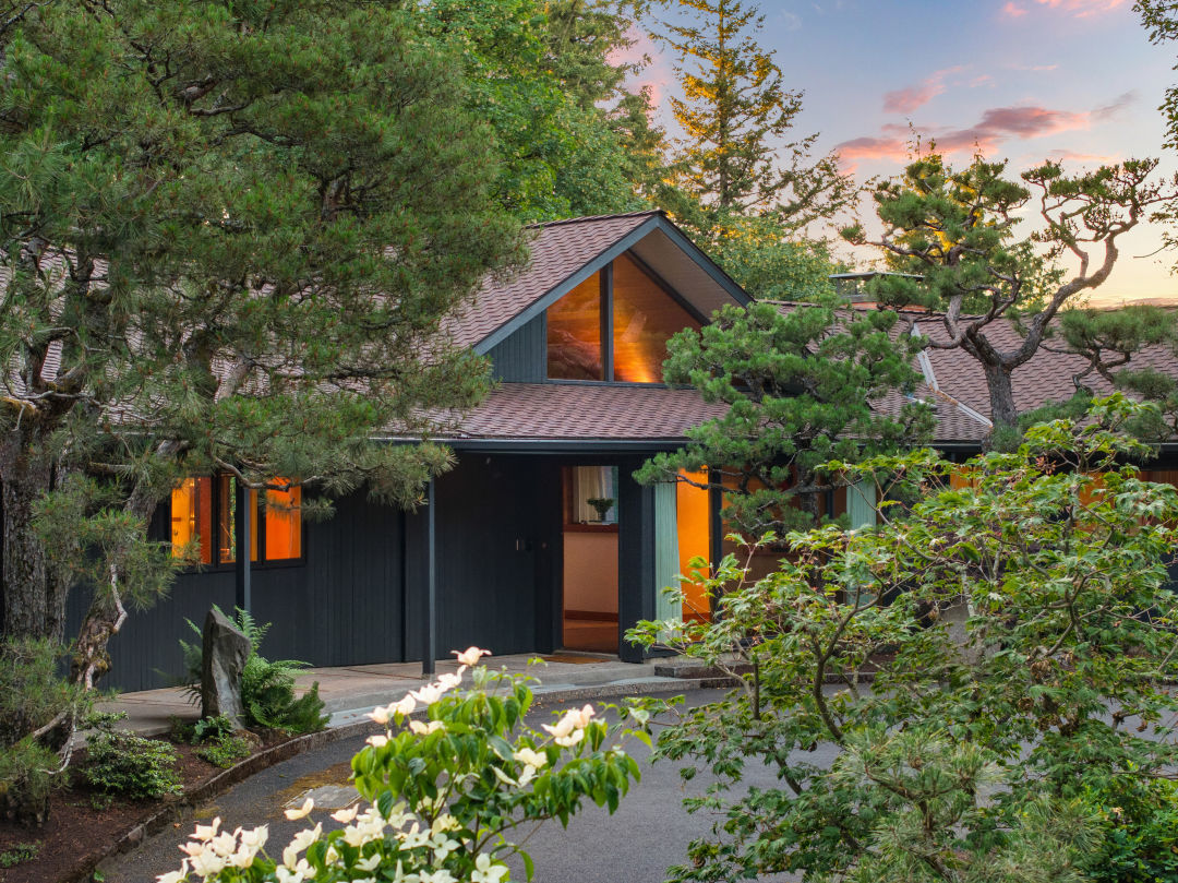 set_1_-_321_NW_Hilltop_Drive__07_zyazvf Property Watch: Portland Midcentury on the Market for the First Time
