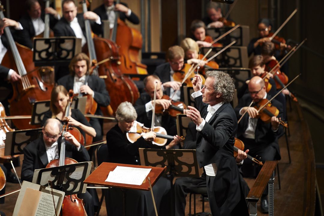 Franz welser mo st and the cleveland orchestra photo by roger mastroianni ddj9wc