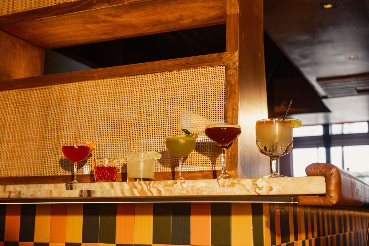 Best Happy Hours in Houston for Drinks and Food Deals