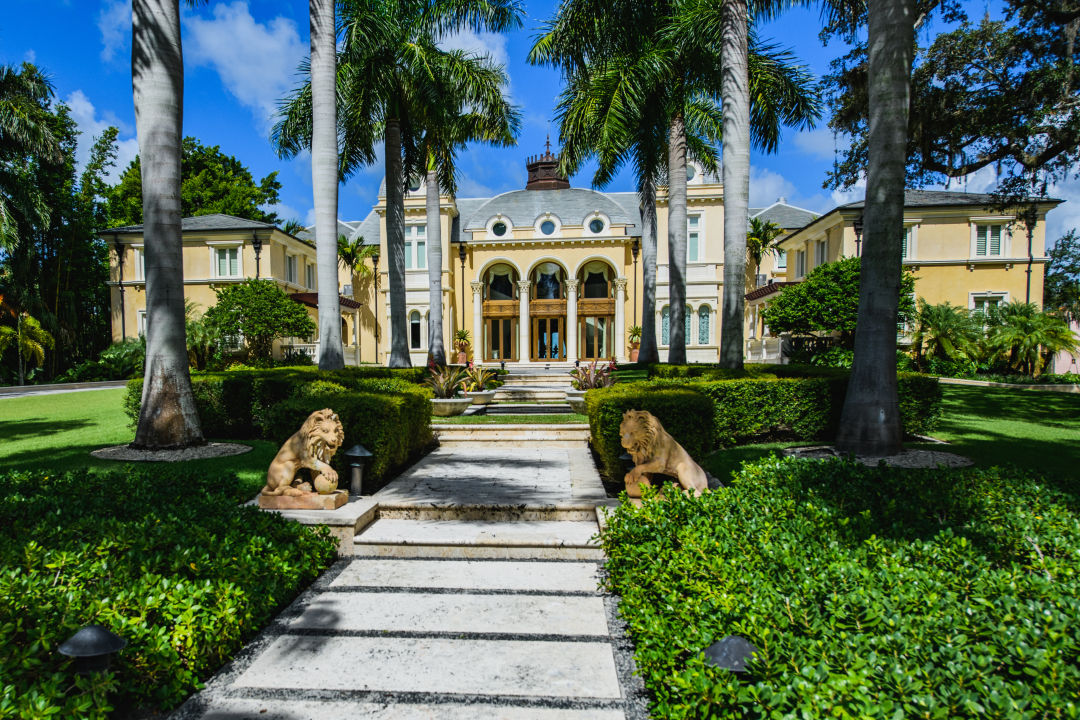 Exterior of 4449 Bay Shore Road, Sarasota