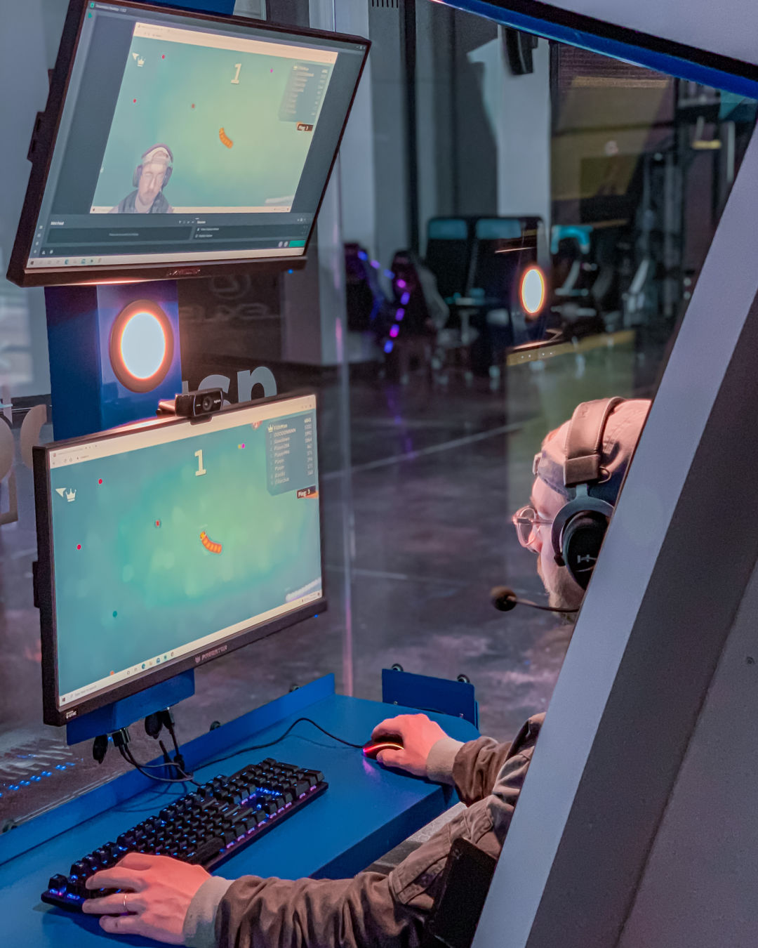 A gamer uses the Gamrpod's two monitors while recording video.