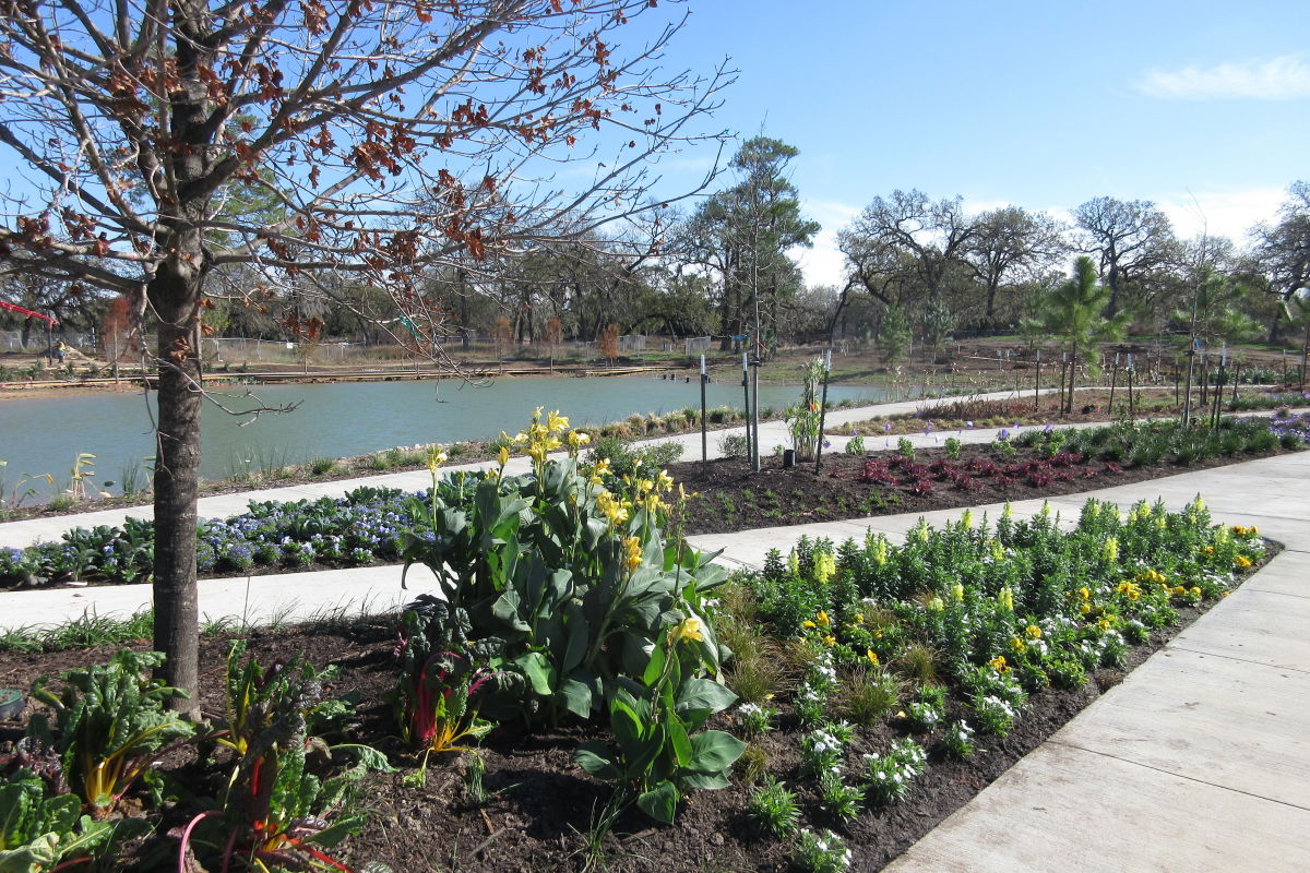 Houston Botanic Garden Gives Community