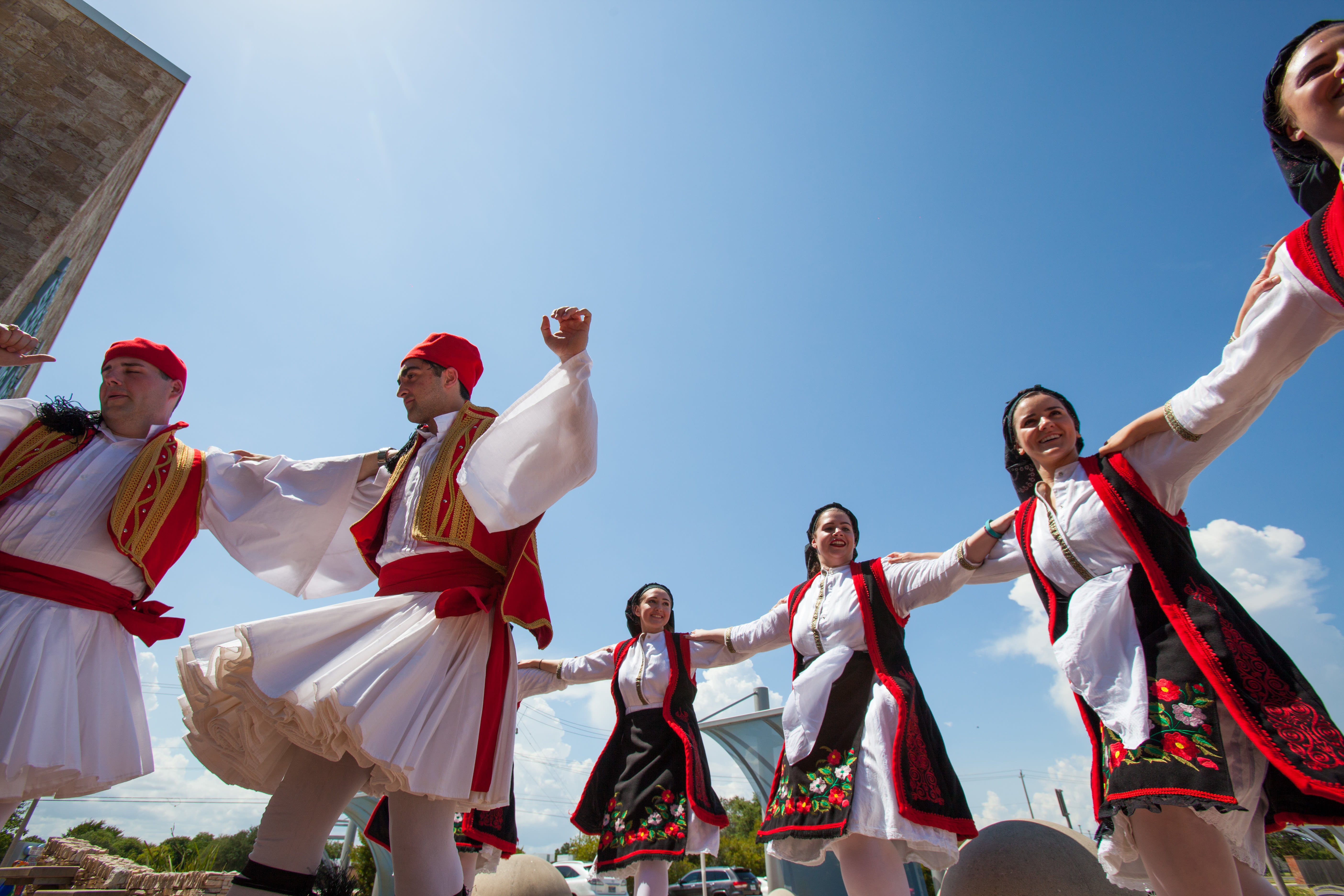 Народные танцы стран. Народные танцы. Национальный танец Греции. Греческий народный танец. Национальные танцы Франции.