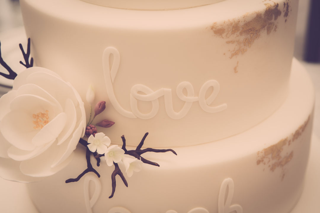 Wedding cake is4hjf