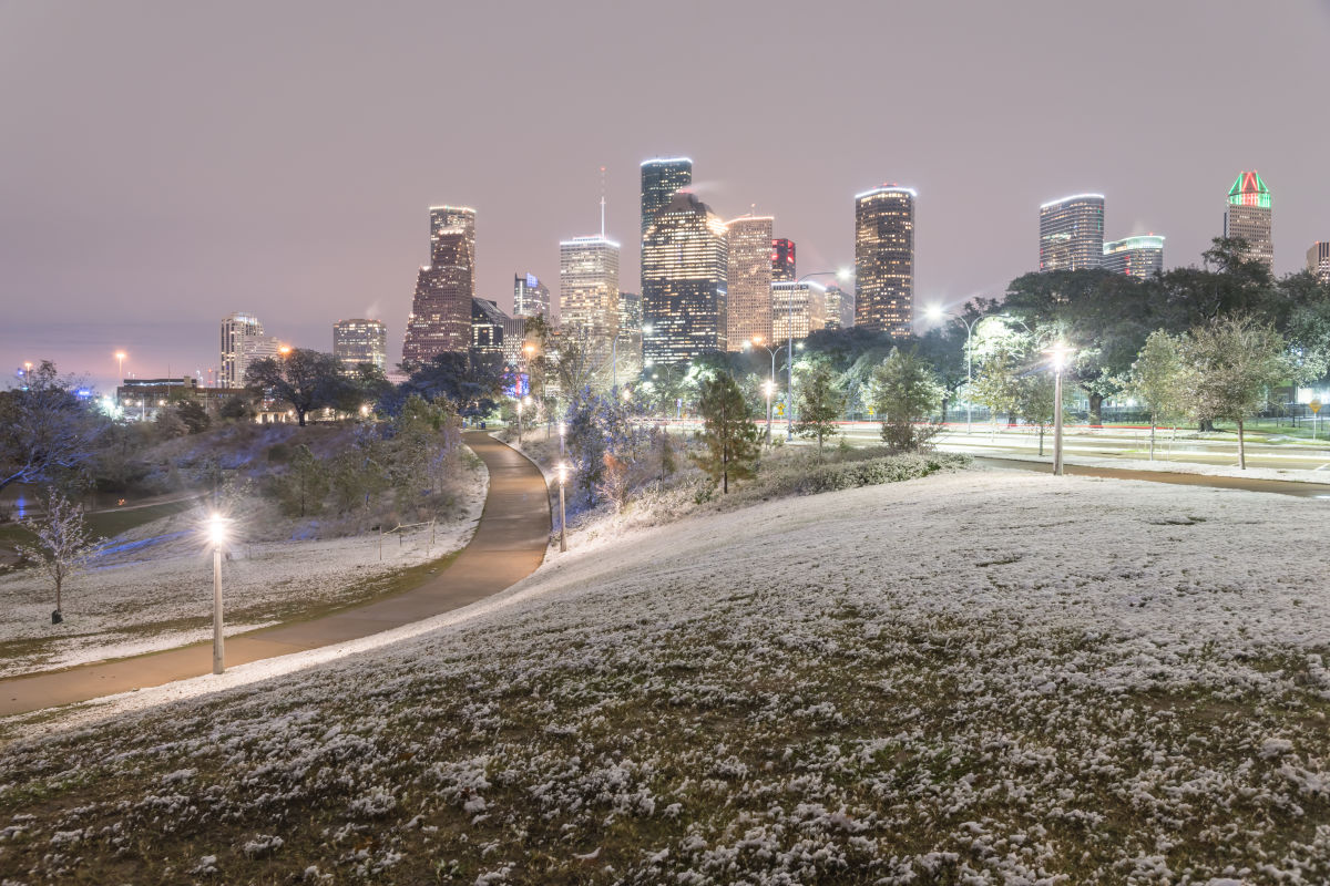 Mattress Mack' opens stores for Houstonians amid dangerous winter