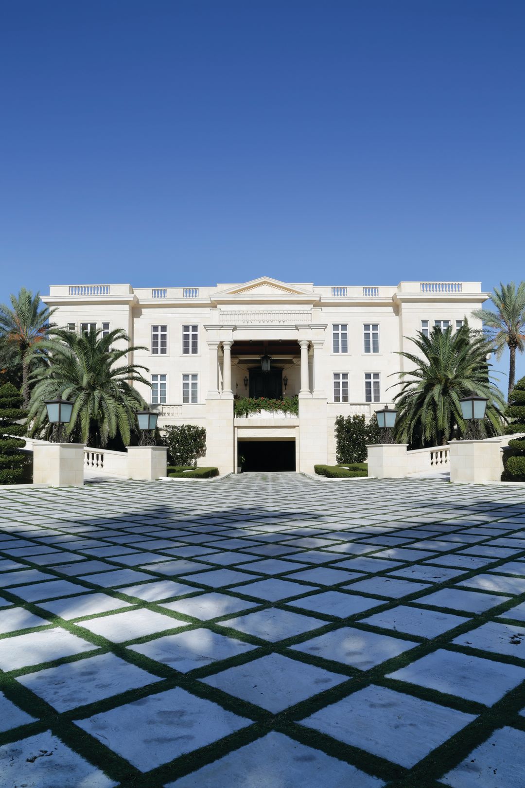 Get Inspired by the Expensive Home of 10 Billionaires