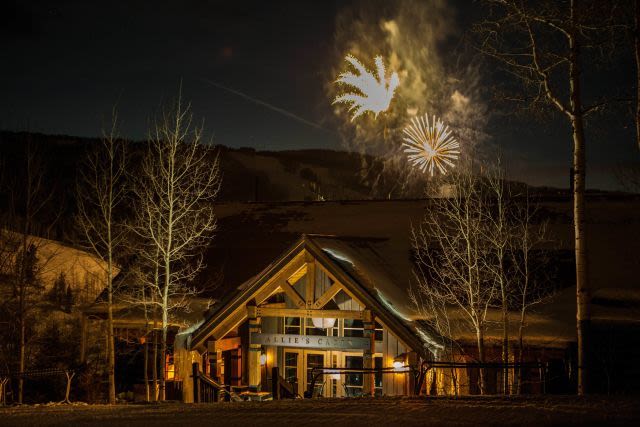 Ext fireworks allies cabin night aday 1.16.14 bwpglw veej48