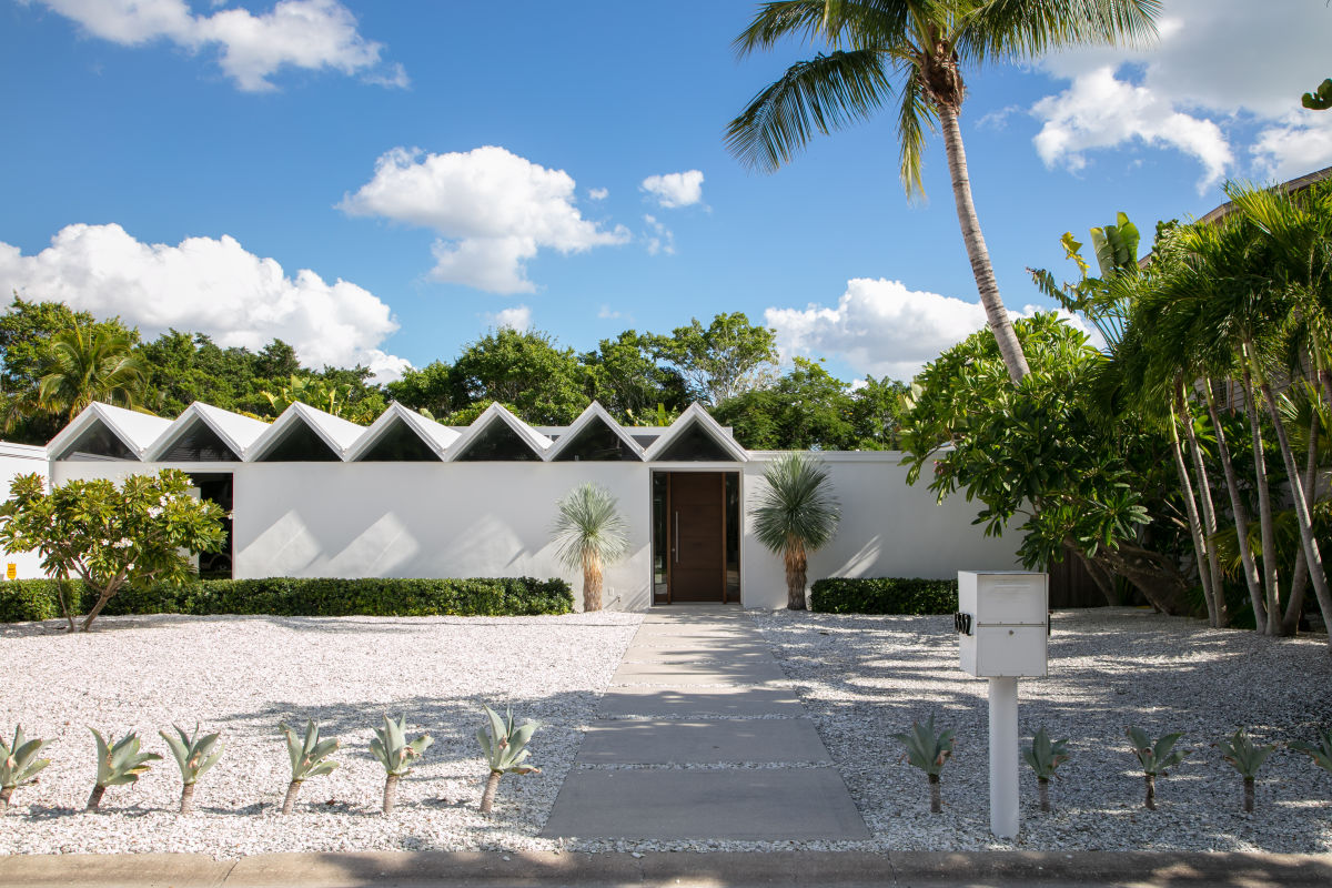 A Midcentury Modern Florida Home with an Airy West Coast Vibe