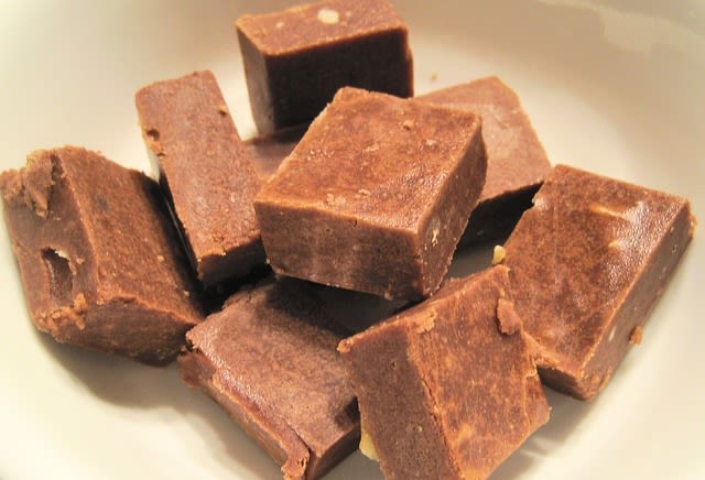 Walnut fudge photo from pixabay smthhk