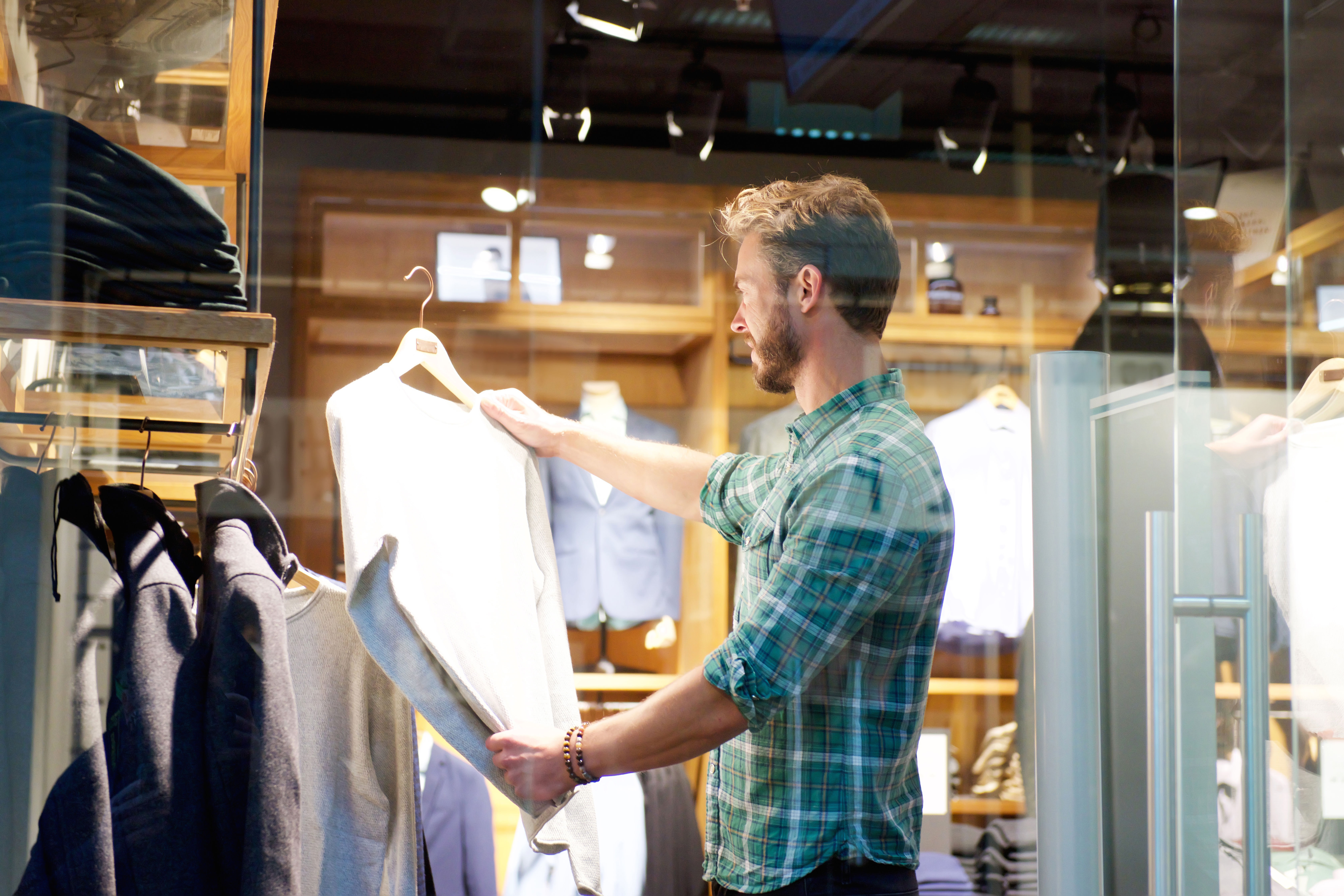 Women shopping men shopping