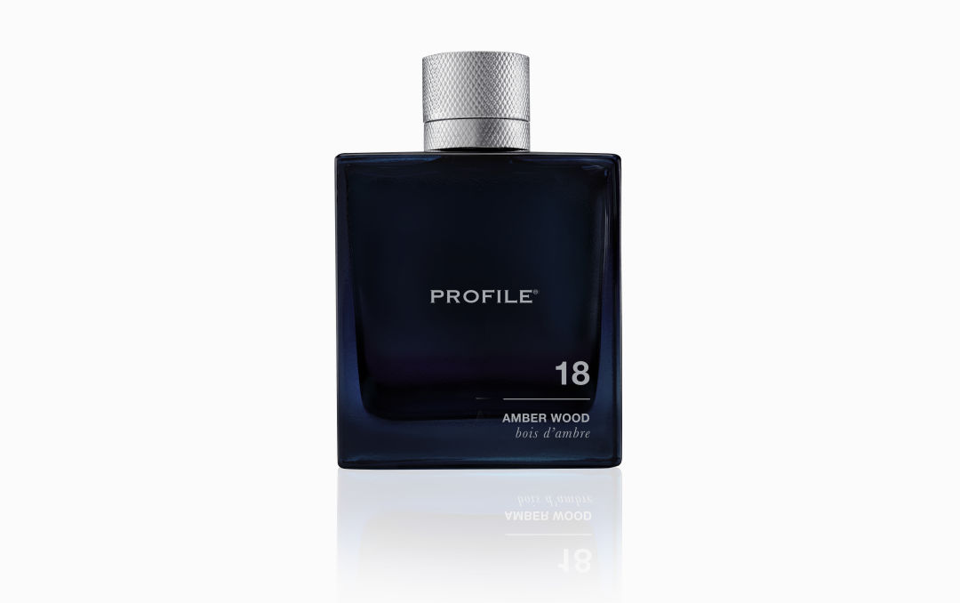 Fragrance bottle front white njnw7g