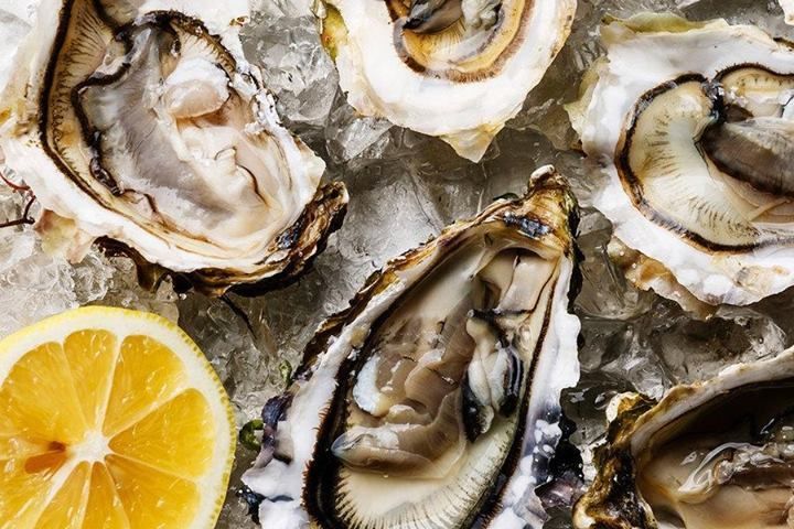 Oysters and bubbly odju5i