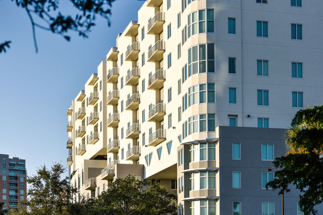 Exterior of an apartment building in Sarasota