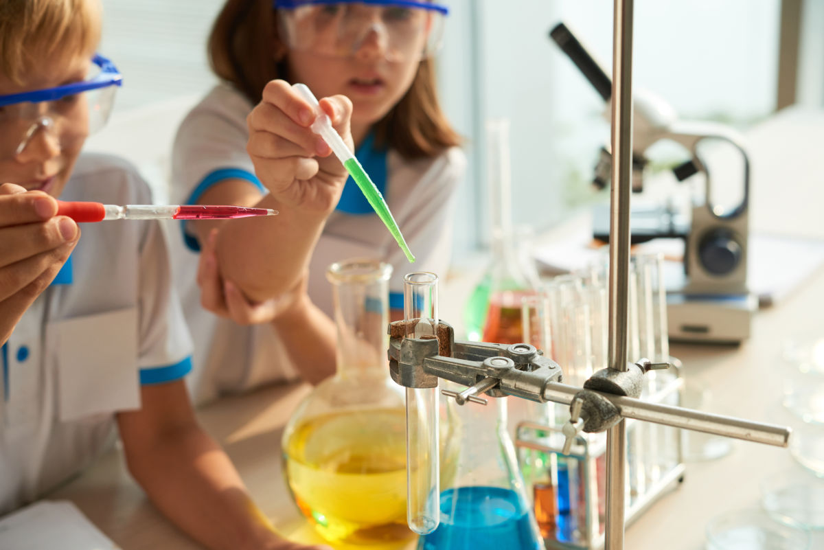 New College Offers ‘Arts in Chemistry’ Resources to Middle, High School ...