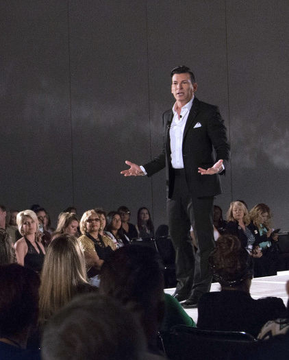 Tutera on stage ywe atl low res gfjpxm uss1nf