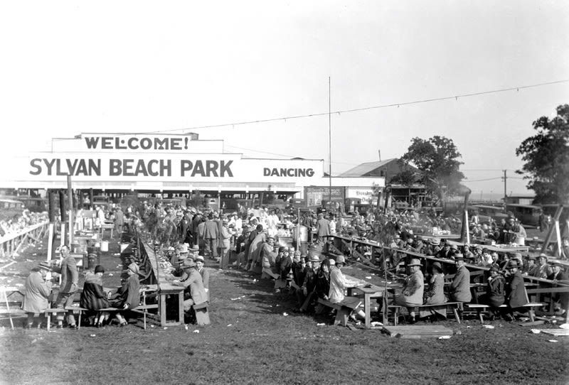 Sylvan beach picnic tables 1 jkvcbr