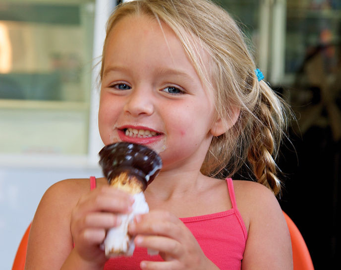 0810 77 plated ice cream child uhz0lb