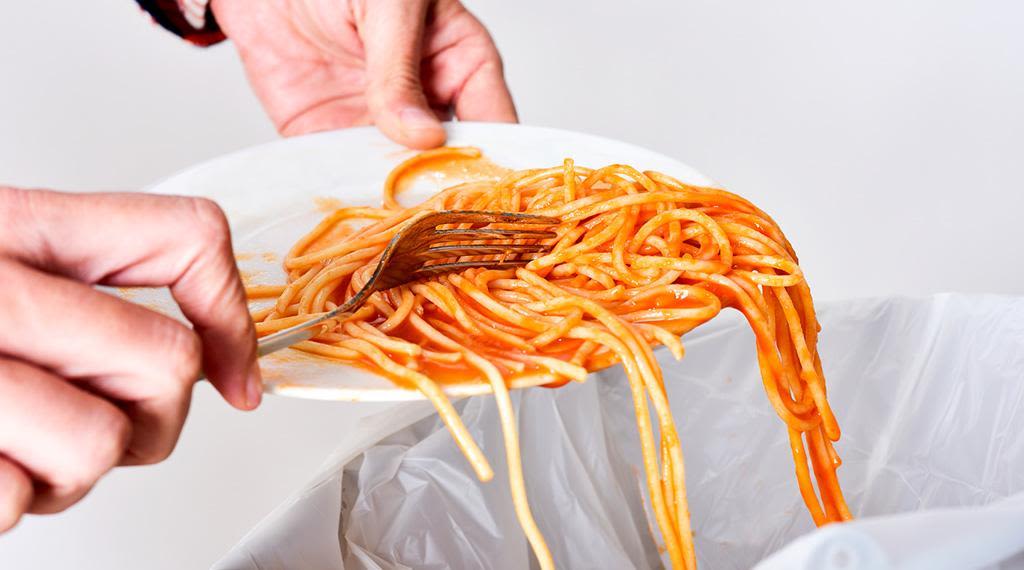Throwing food out ximqsj
