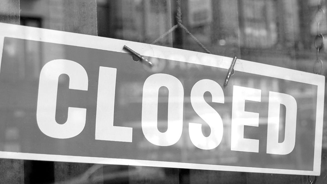 1112 six 89 closed sign qyz6xt