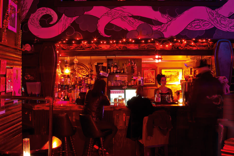 Lovecraft bar jxrkfv