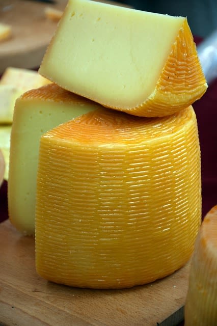 Goat cheese photo from pixabay jknv0j