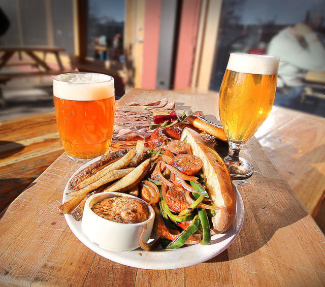 Wayfinder beer food 1 lkzeyz