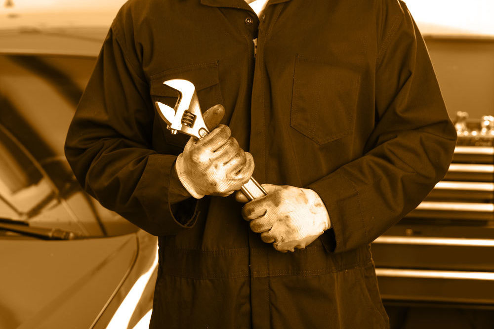 The Myth of Ken Hoffman’s Elusive “Fender Mender” Houstonia