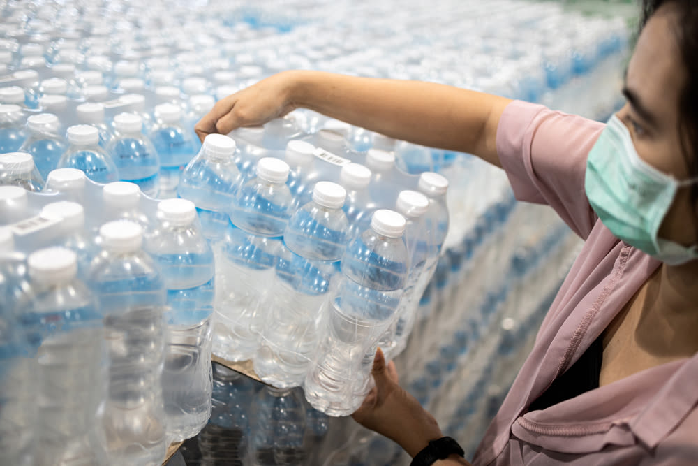 Astros' Alex Bregman, wife Reagan to distribute bottled water to residents  in need