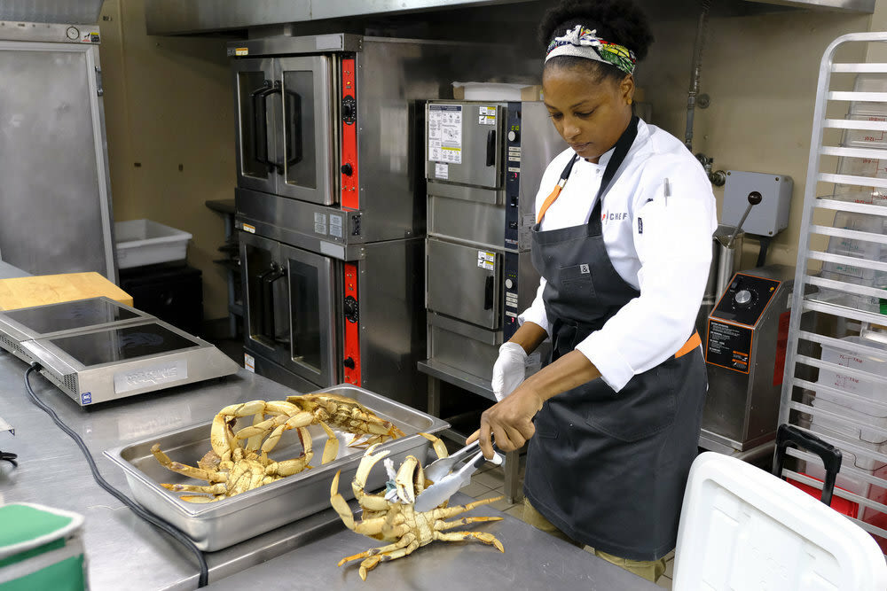 'Top Chef' Season 18 Semifinal Recap: Crabby Is a Good Thing - Vimarsana News