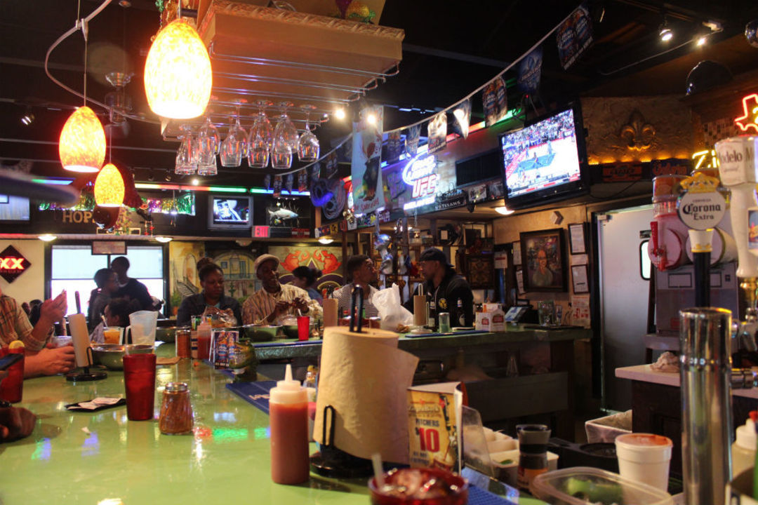 Celebrating Crawfish Season at Hank's | Houstonia Magazine