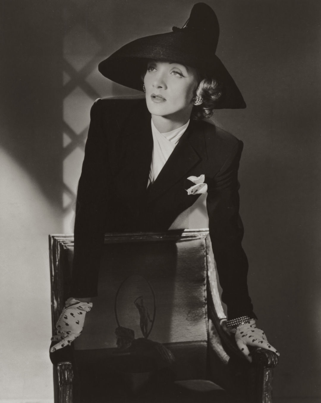 Marlene dietrich  new york  1942     conde nast  horst estate r7eetu