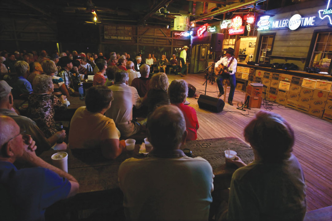 0116 weekendgetaways gruene hall country concert adcaeq
