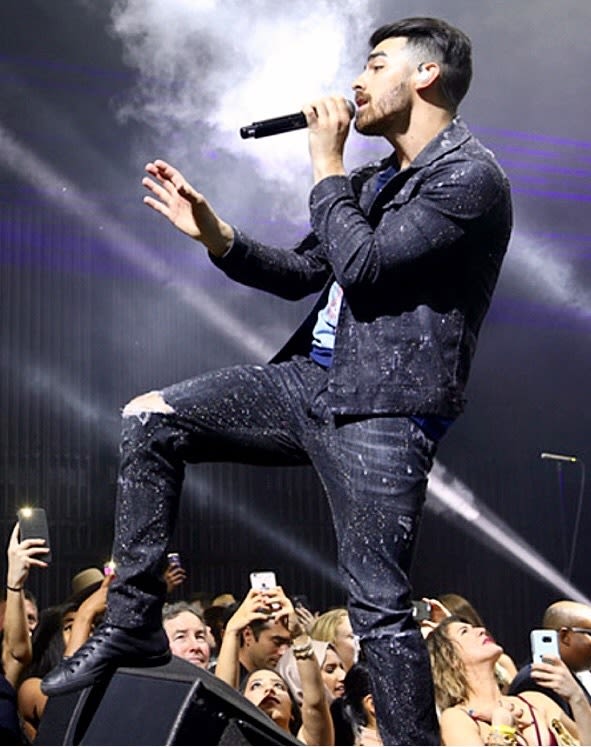 Joe jonas maxim super bowl party a27kl0
