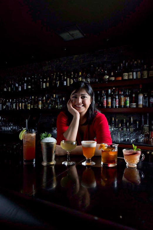 Anuapte cocktailsheadshot vzazdg