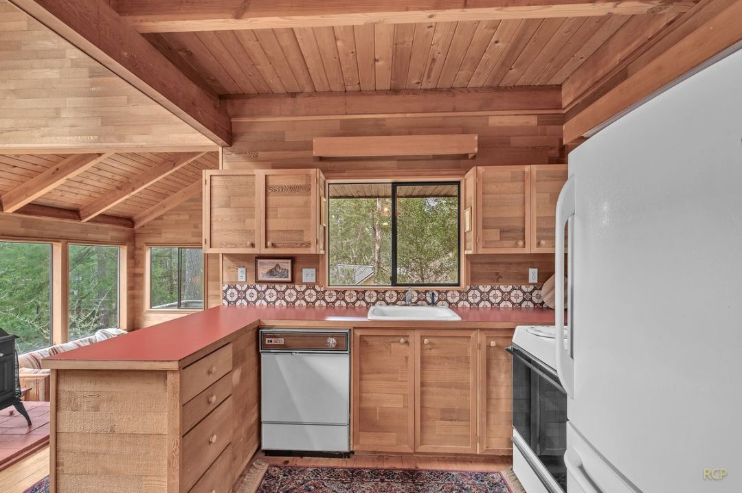 763_Madrona-15_p3vgha Property Watch: Cozy Cabin in Manzanita on the Oregon Coast for $675K