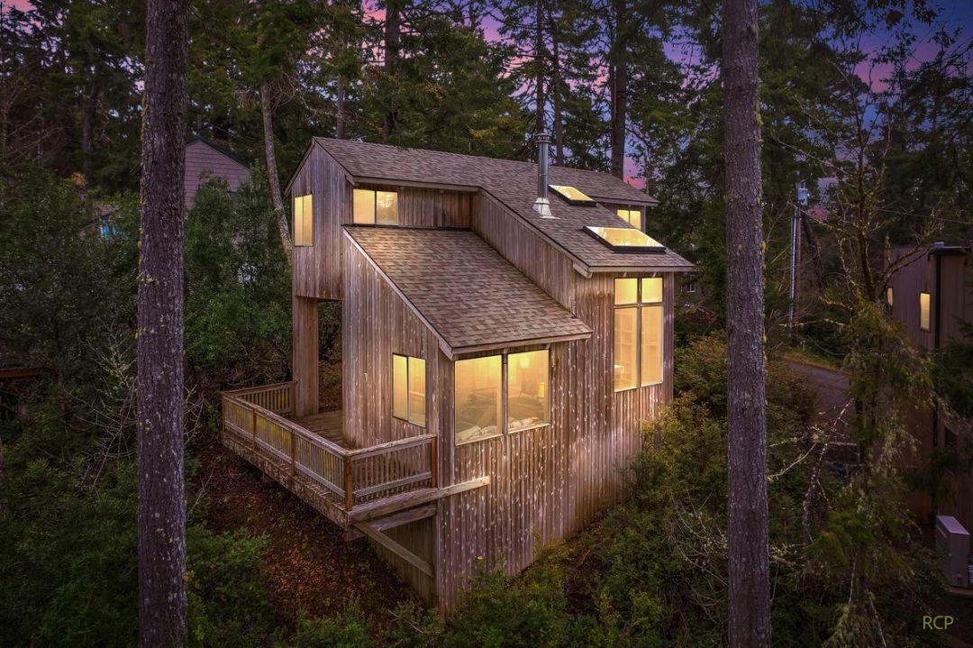 763_Madrona-3_ufobpi Property Watch: Cozy Cabin in Manzanita on the Oregon Coast for $675K
