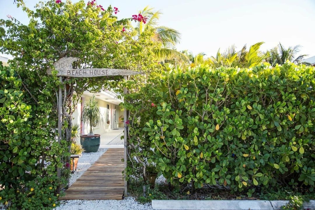 The Lido Beach House Retro Studio made it into our top choices list for outstanding Sarasota Airbnbs.