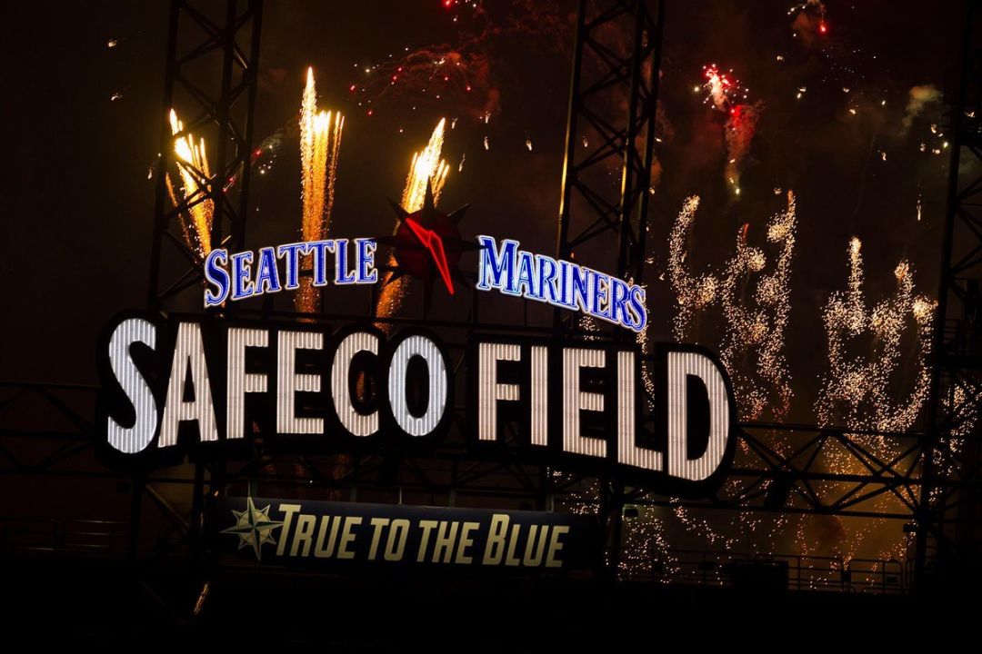 Mariners fireworks liuiht