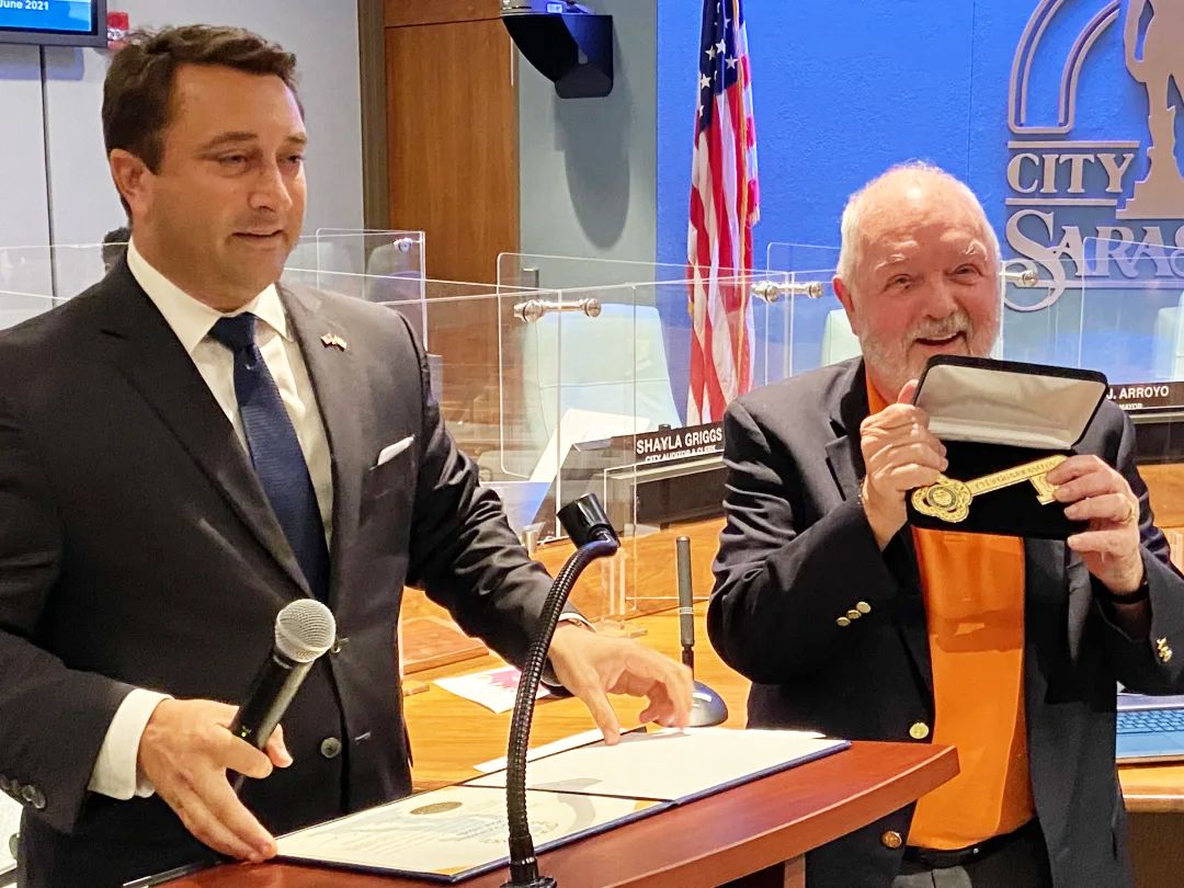 Then-Sarasota Mayor Hagen Brody presented a key to the city to former City Commissioner Ken Shelin earlier this year.