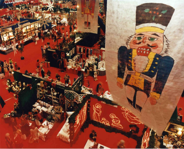 Nutcracker market pac001 n3iaqn