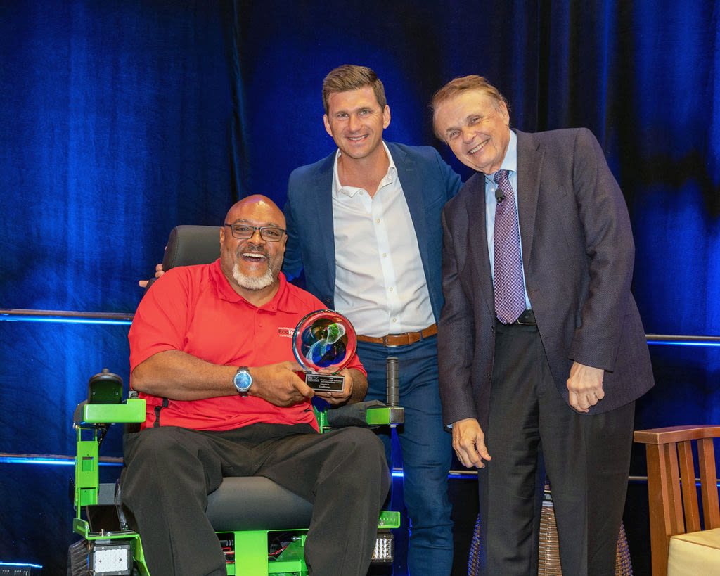 Cordell Jeter, President of EcoRover Chairs, was presented with this year’s Ringling College Innovation by Creative Design Award at the Sarasota EDC's Annual Meeting & Luncheon.