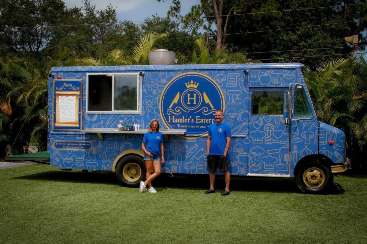 New Food Truck Serves Up Comfort Food in a DowntownAdjacent Courtyard