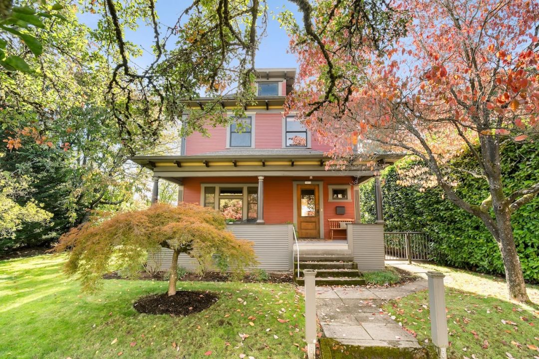 foursquare house and front yard