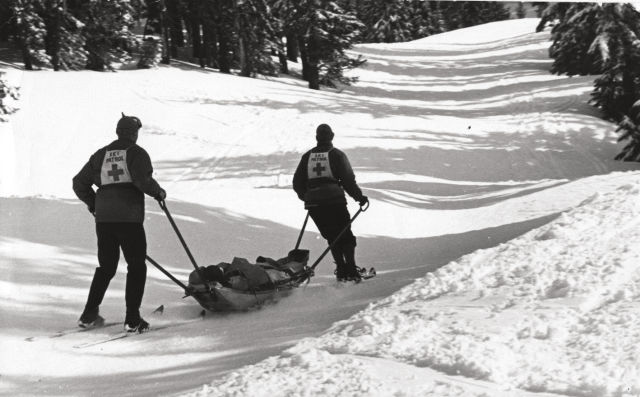 1217 mount hood guide ski patrol xs69ri