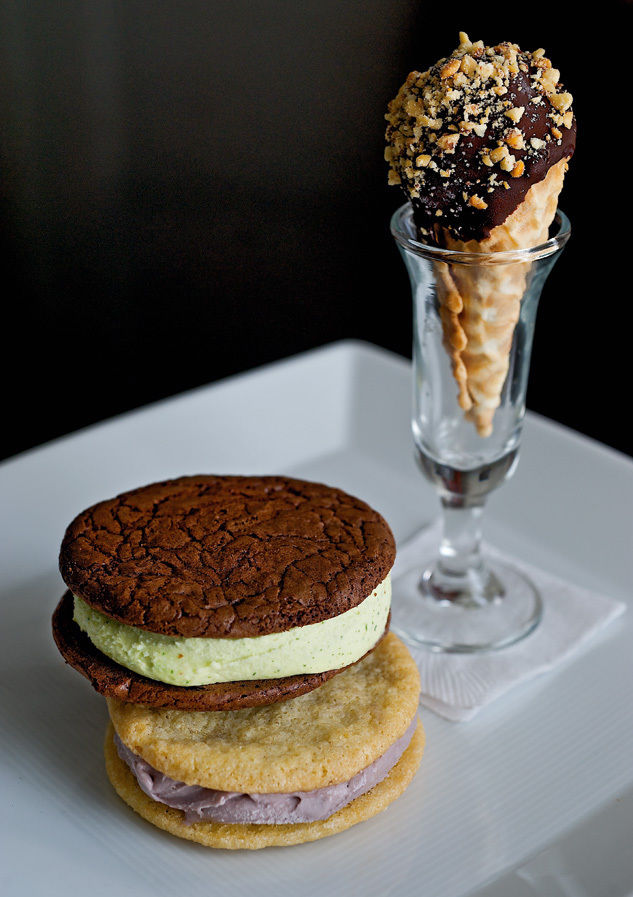 0810 77 plated ice cream sandwiches oi2ojn