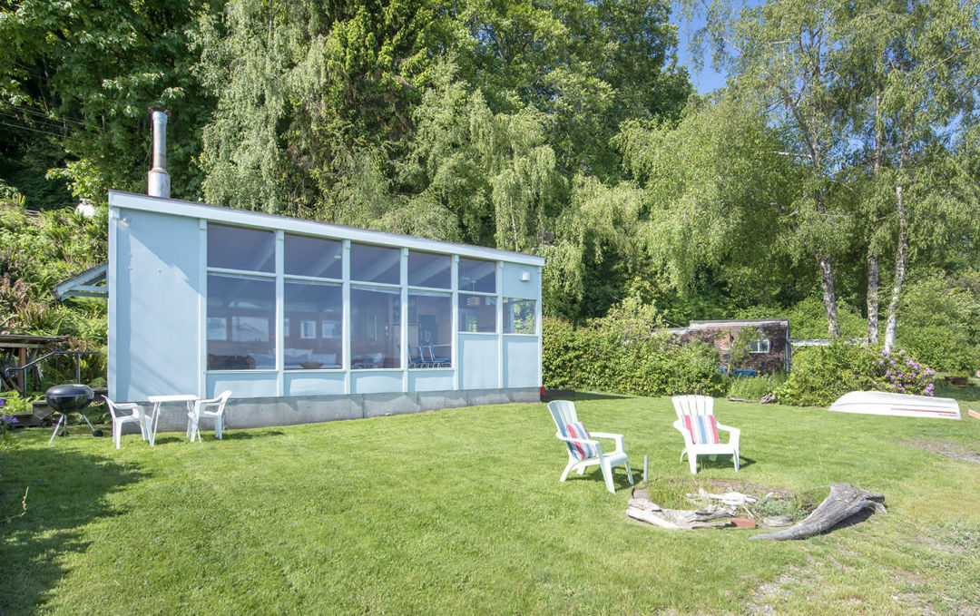 Property Watch: A Tiny Waterfront Cabin with a Bananas View 1