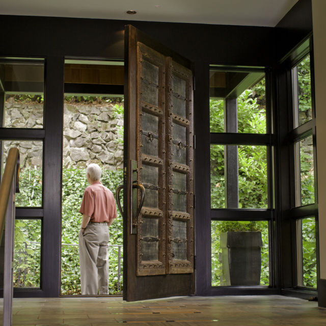 0711 pg135 habitat door ken70v