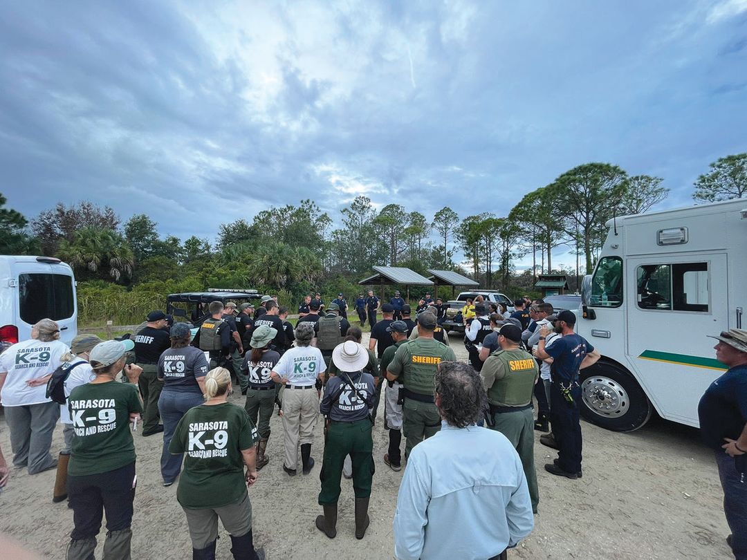 A law enforcement briefing during the Brian Laundrie search