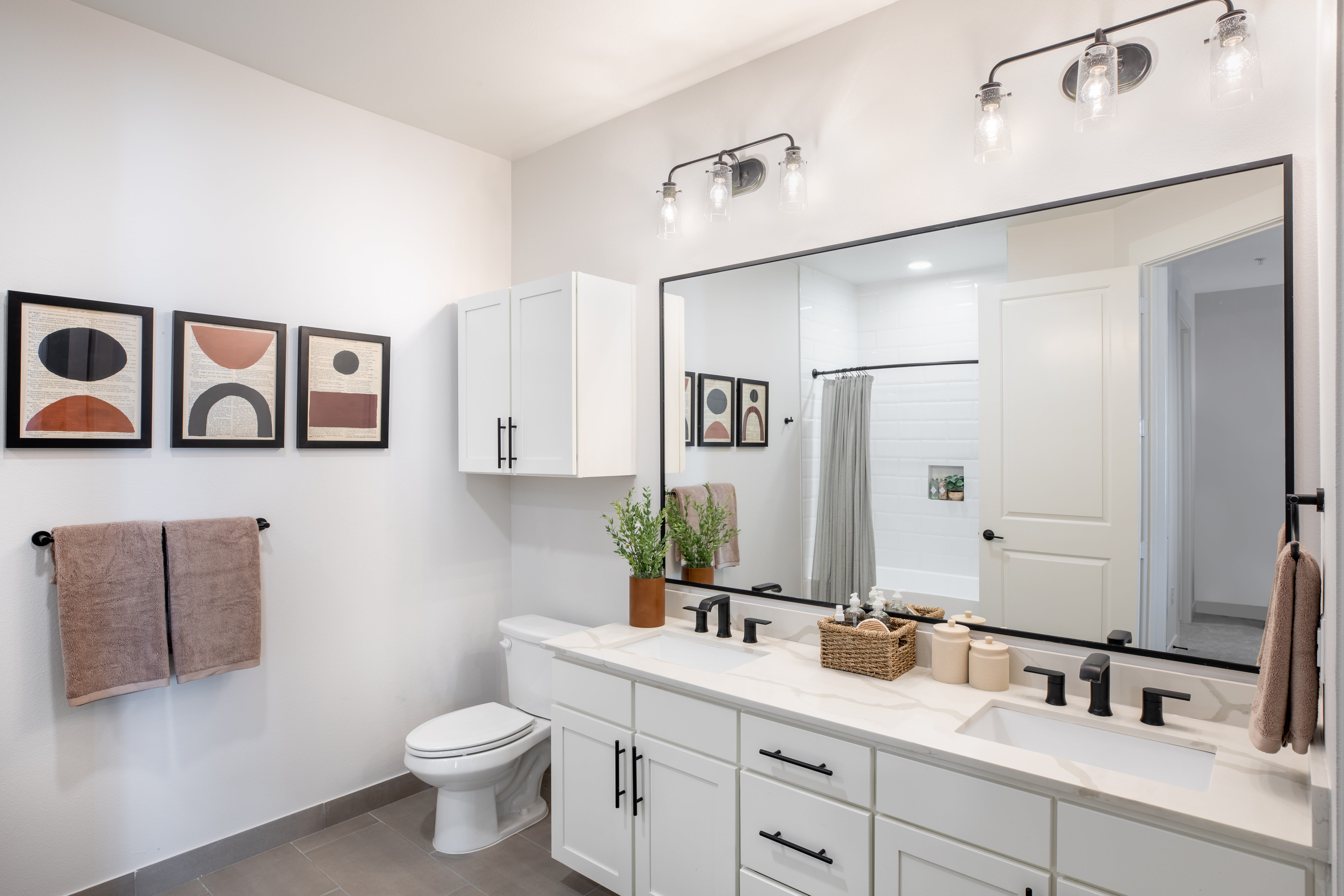 Alexan River Oaks Apartment Homes, Brand New in Houston's River Oaks