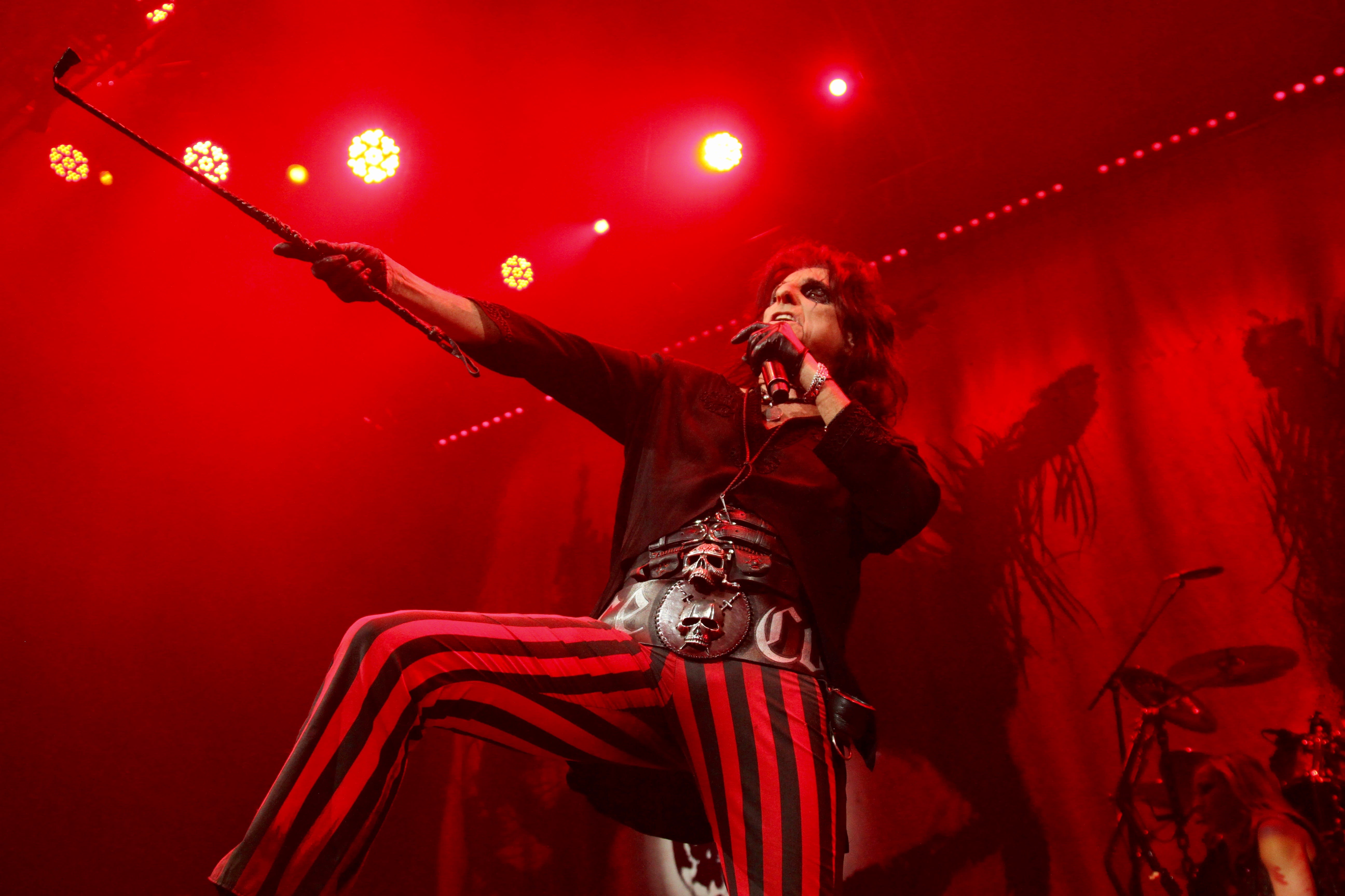 Rock Of Aged Alice Cooper And Mötley Crüe Shred Up Pdx Portland Monthly